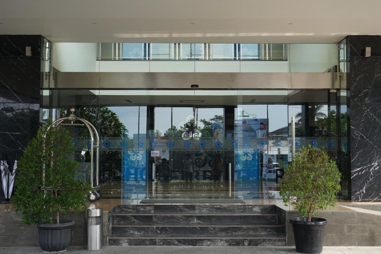 Hotel Brothers Biru Solo Baru Exterior photo